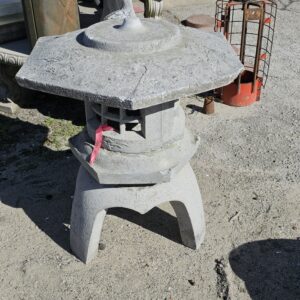 Side View Vintage Concrete Snow Lantern/Pagoda